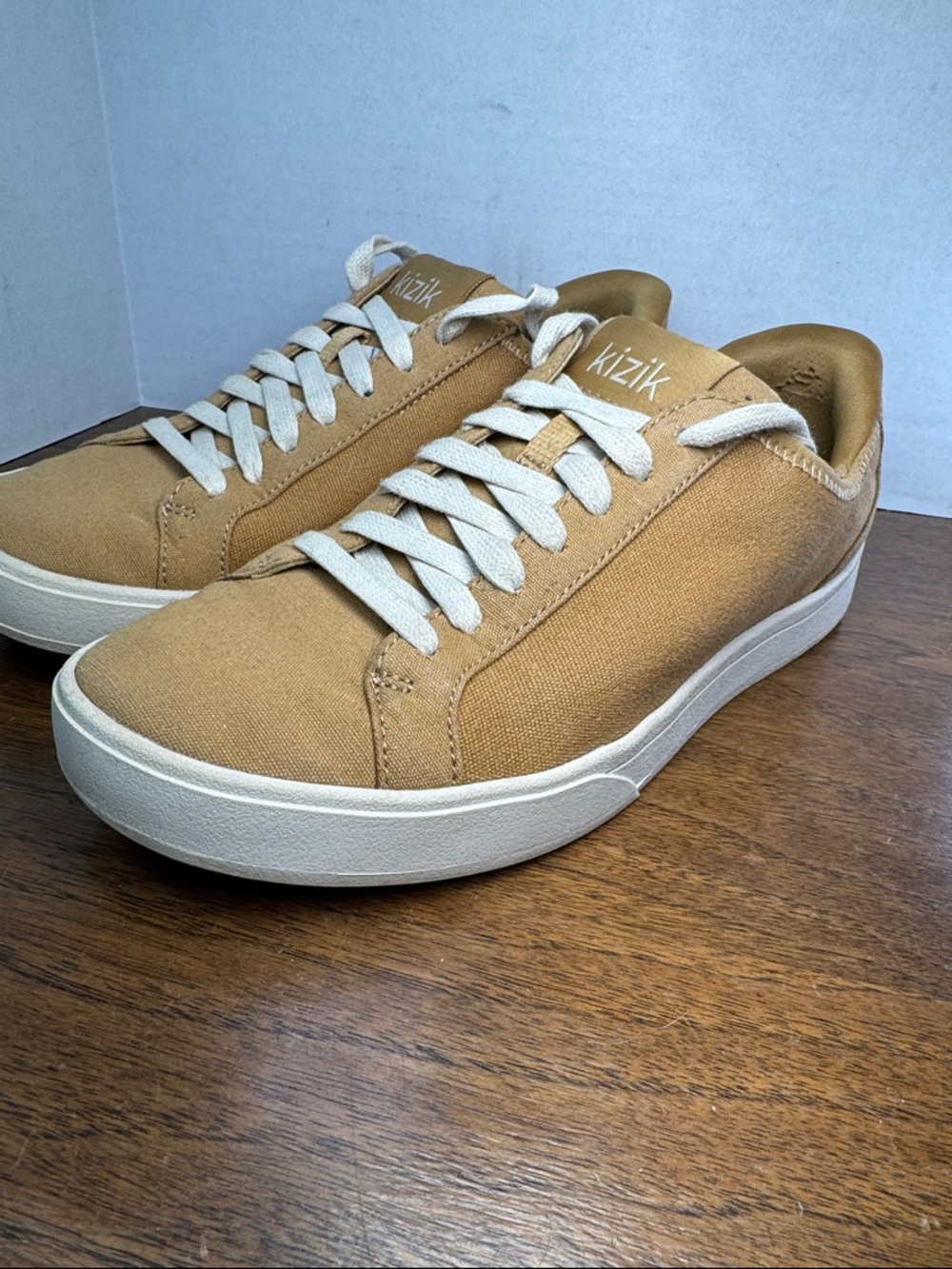 Kizik Unisex Irvine Casual Canvas Lace-up Sneakers, Tan Maple Sugar, M 5, W 6.5